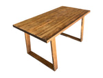 AKA Mesa de comedor de madera maciza.