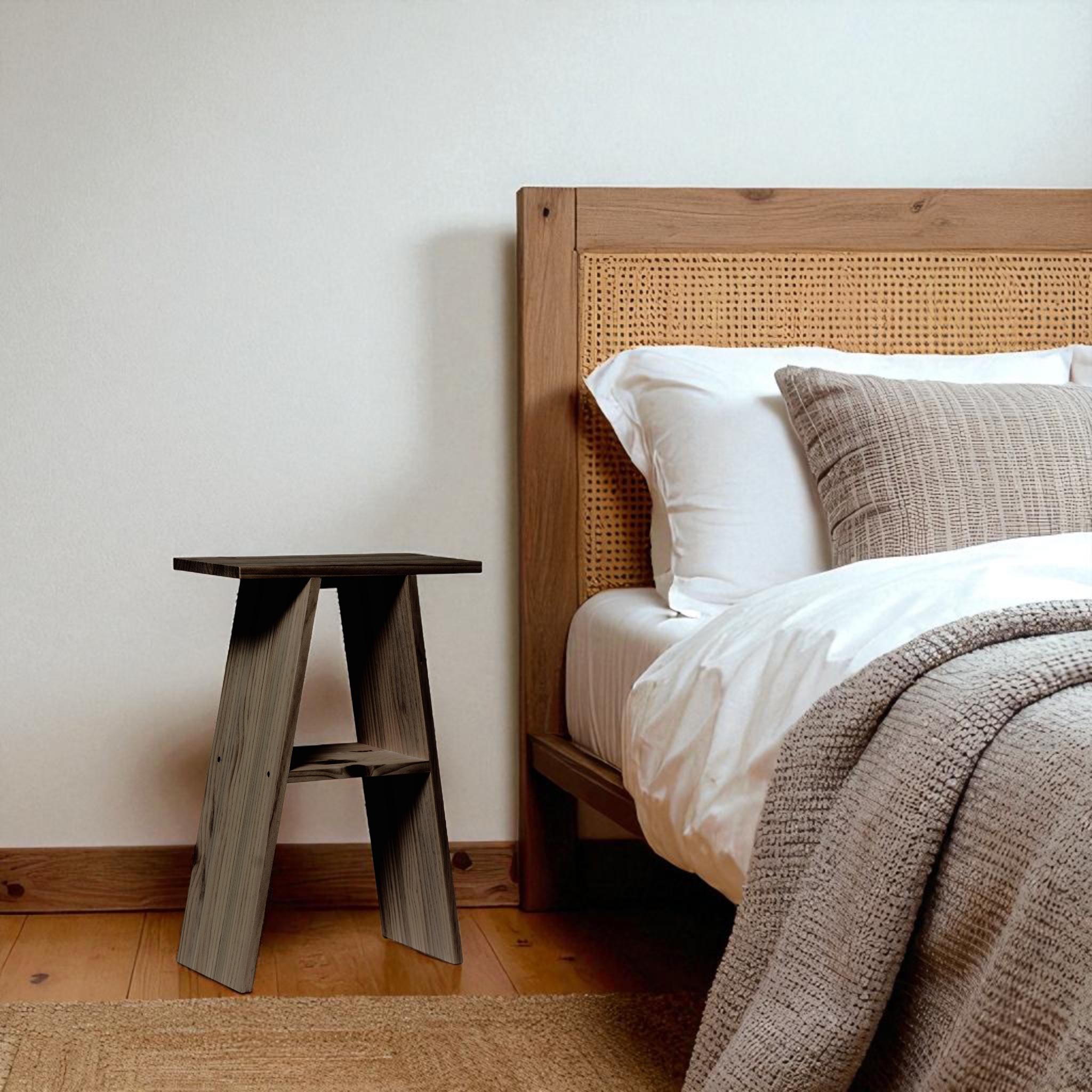 ENA Mesita de noche de madera maciza. Acabado "R A W  G R A Y".