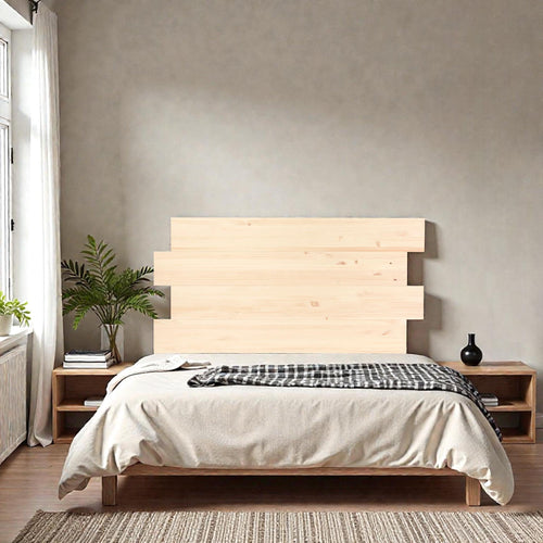 Cabecero HIGASHI Natural de madera maciza instalado en un dormitorio con textiles claros.