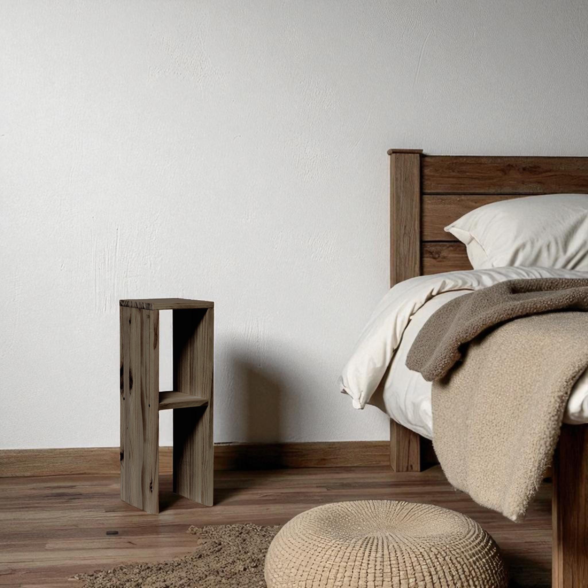 IWAKI Mesita de noche de madera maciza. Acabado "R A W  G R A Y".