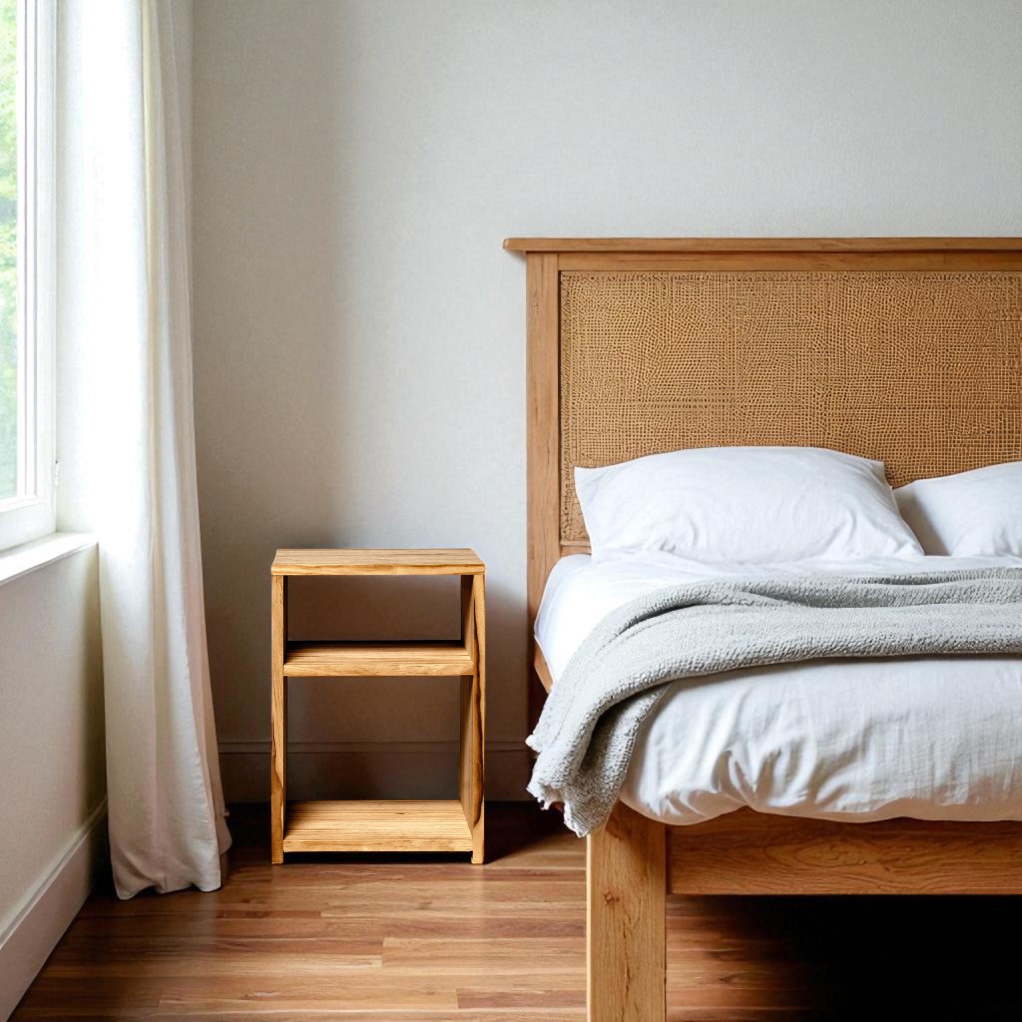 TEKARI Mesita de noche de madera maciza. Acabado "O A K".