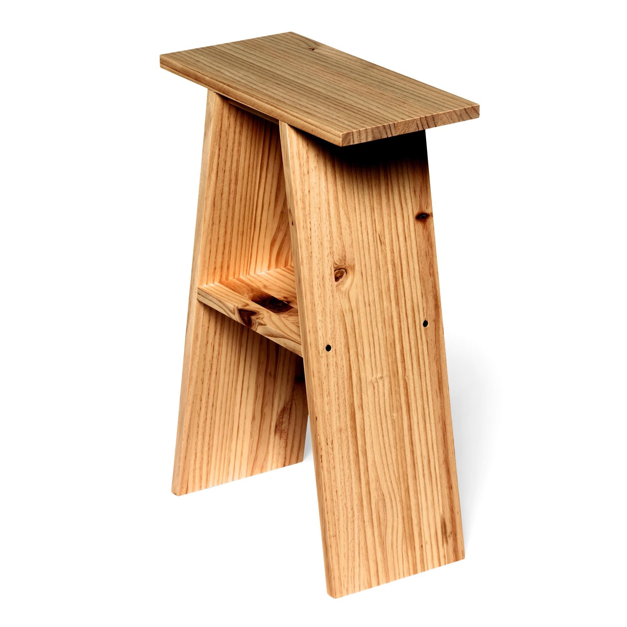 ENA Mesita de noche de madera maciza. Acabado "O A K".