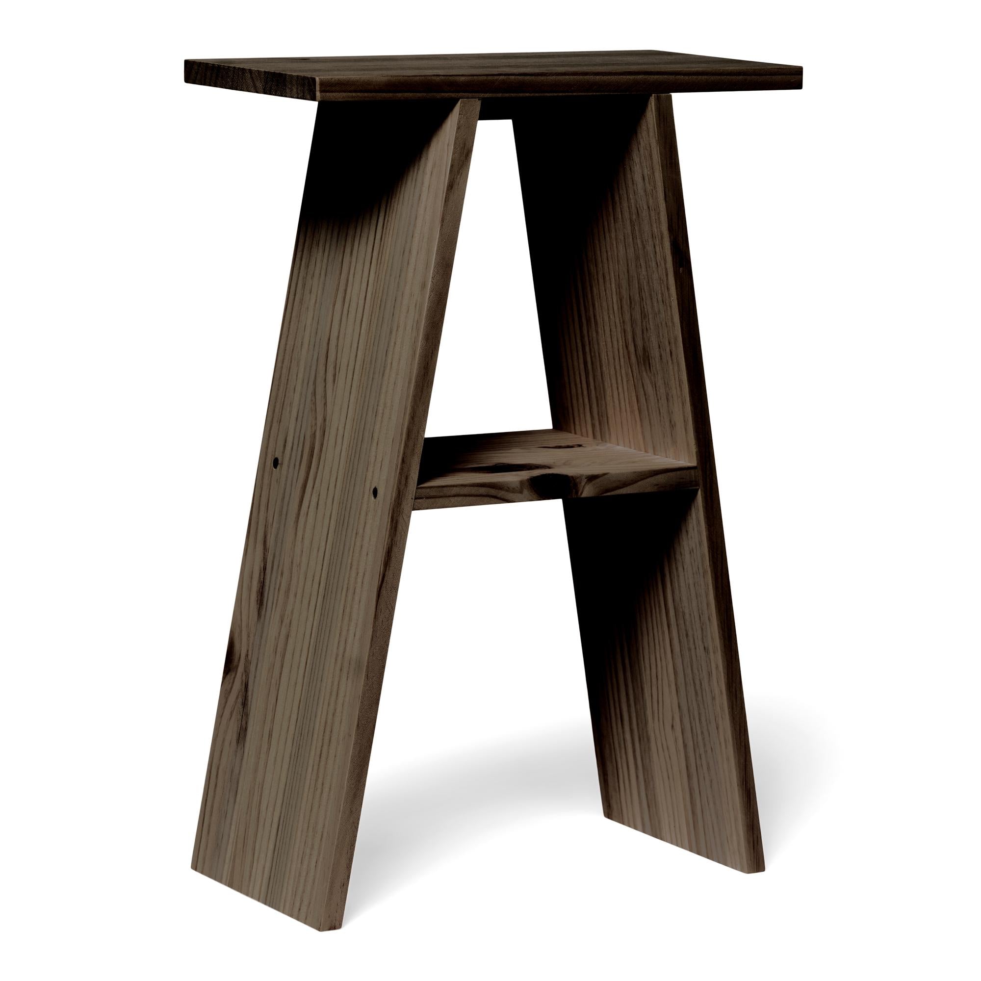 ENA Mesita de noche de madera maciza. Acabado "R A W  G R A Y".