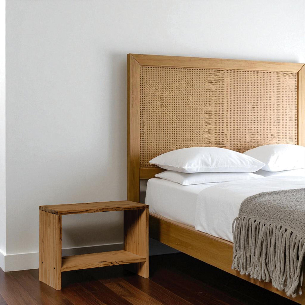 AKAISHI Mesita de noche de madera maciza. Acabado 