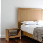 AKAISHI Mesita de noche de madera maciza. Acabado 