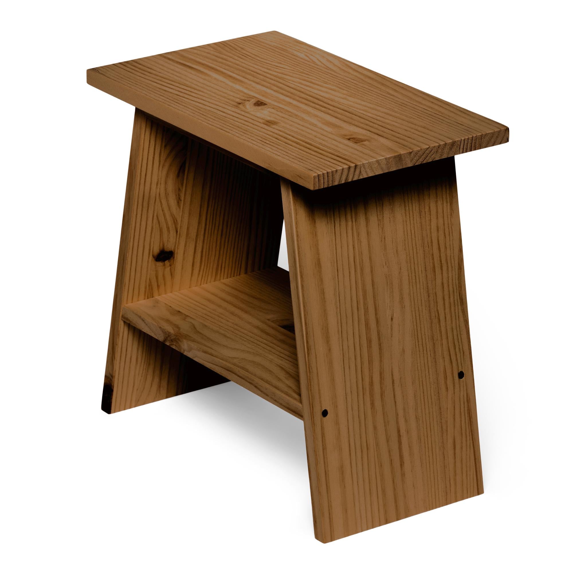 OOBAMI Mesita de noche de madera maciza. Acabado "D A R K".