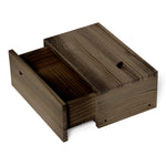 TONE Table de nuit flottante en bois massif avec cajón. Accabado 